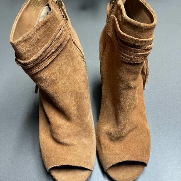 Size 8 Steve Madden Booties - cognac color - Picture 7 of 8